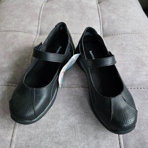NWT Baretraps Women's Yazi Mary Jane Comfort Slip On Shoes Size 6.5W